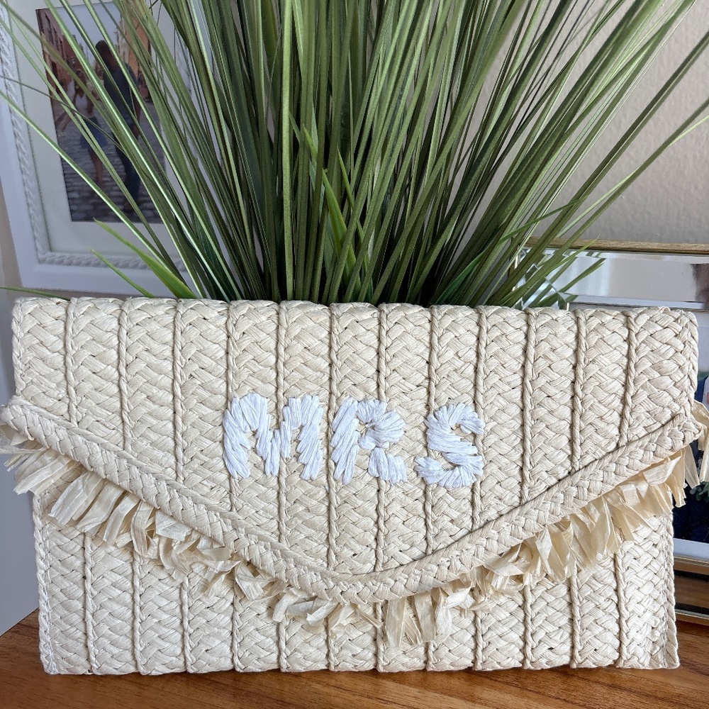 btb Los Angeles MRS Straw Fringe Clutch